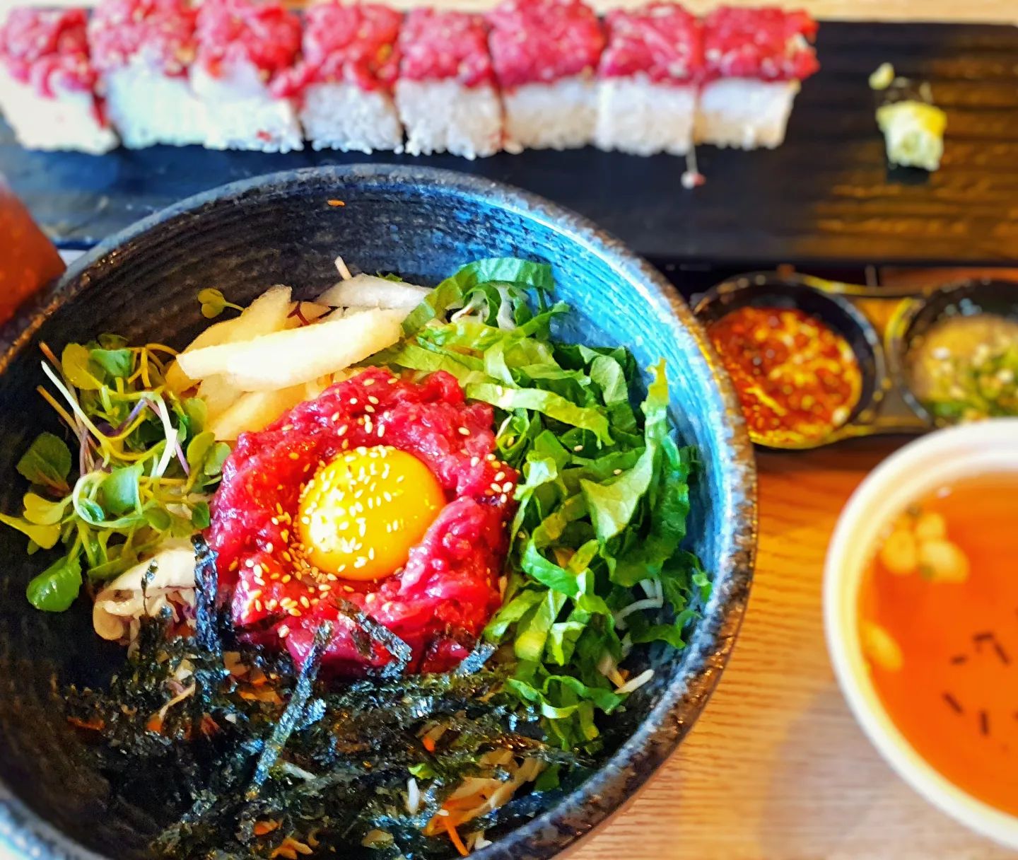 오랜만에 쓰는 피드네요..🤣 다들 잘 지내셨나요⁉️ #육회만드는사람들 #육만사 입니다🤗 저는 #옥천점 에 다녀왔어요❗️
-
❤️ 육회비빔밥 - 10.0
❤️ 육회초밥 - 12.0
-
여기 육회 대박이에요❕️❕️❕️
특히 육회 초밥이 넘 맛있었어용~ 같이 찍어먹는 소스가 2가지 나오는데 오른쪽에 있는 갈색소스가 넘 제 취향이었어요👍 담번엔 육회 단품으로도 먹어봐야겠네여❕️

#먹방 #먹스타그램 #먹스타 #맛스타 #맛스타그램 #맛있다 #푸드스타그램 #또먹고싶다 #맛집 #먹방투어 #맛집투어 #카페투어 #카페스타그램 #디저트그램 #오늘뭐먹지 #좋아요 #소통 #선팔 #맞팔 #팔로우 #foodfic #instagood #요리 #음식 #선팔하면맞팔 #먹팔 #먹팔맞팔
