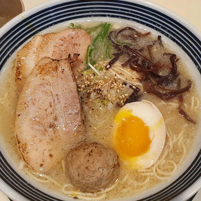 내모서 먹스타그램 on Instagram: "#내모서x맛집 #성수동맛집 요새 라멘에 홀릭되서 어디 갈일이 생기면 라멘부터 검색하게 되네요. 😍 애매한 시간에 왔는데도 대기를 해야했지만 회전율이 높
