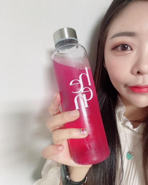 @qocn888 on Instagram: "#광고 🍒히엔 핑크미&블루미🍒 빠른 수분 충전이 필요한 요즘 맹물은 마시기 싫어서 요 제품 도움을 마니 받고있는중 😖 인공색소 첨가가 아닌 천연 블루스피루니나와