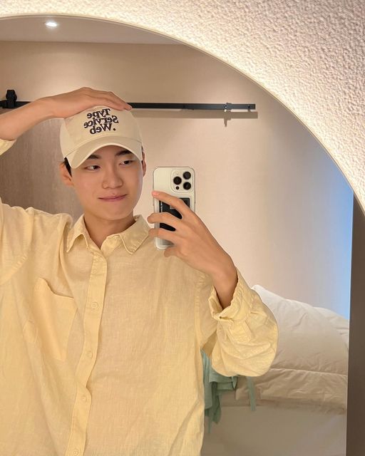 𝚣𝚑𝚎𝚘𝚗𝚐𝚑𝚊 on Instagram: "#광고 드디어 내일 정식 오픈하는 노멀리즈 에스테틱과🌿 환절기로 점점 예민해지는 피부때문에 고민이였는데, 바빠서 평소에 관리도 못했던 me...😶‍