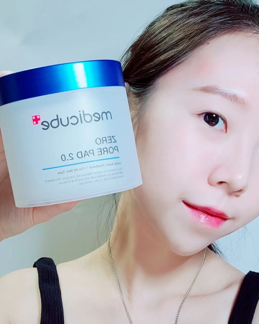 평특소 ෆ뷰티&패션&일상ෆ on Instagram: "#광고 #@medicube_korea 다들 모공 관리 잘 하고 계신가요? 모공케어 1위, 토너패드 1위 판매량도 많은 핫한 #메디큐브 #제로모공패드 를 사용해봤어요! 세