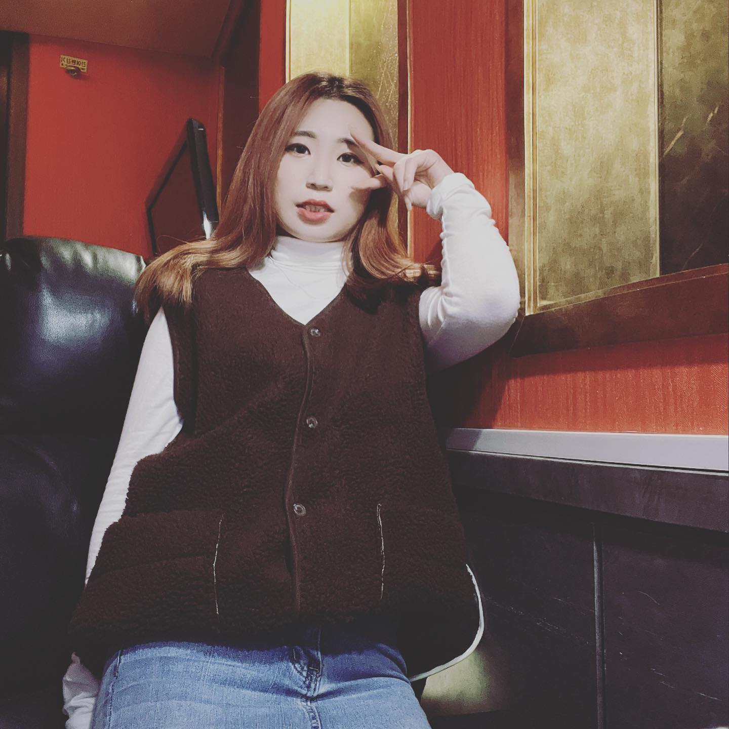 #제공

‘바이투엘’ 브랜드의 조끼!̄̈!̄̈

최근 들어 날씨가 쌀쌀해졌는데용

요런 날씨에 감기 잘 걸리는거 아시죠?̑̈!̄̈

그래서 ‘바이투엘’ 브랜드에서 준비한 털 조끼🌞

청바지와 조합도 잘맞아요~~><

이번 조끼는 너무 도톰하지도 않고

너무 얇지도 않아서 똭 입기 좋은 것 같아요~~!̄̈!̄̈

다만 조금 아쉬운 점은 양털이라 해야하나용?̑̈ 

뭉치면서 조금씩 날리더라구용 ㅠㅠ 

무튼 요번 제품 강추!̄̈!̄̈!̄̈!̄̈

by_2el 제공해주신 바이투엘 관계자분들 감사합니다~.

#제품제공 #협찬 #바이투엘 #바이투엘협찬 #쇼핑몰추천 #조끼 #조끼코디 #일상 #ootd #협찬문의