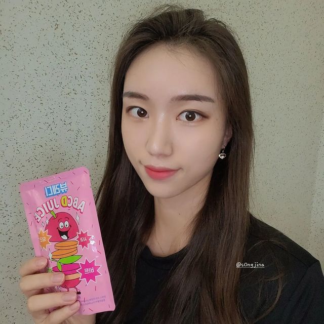 진아 on Instagram: "#협찬 100% 국내산, 제주산으로 만들어서 믿고 먹을 수 있는 신선한 과채주스에요 설탕, 보존료, 색소, 합성첨가물, 합성 착향료가 들어가지 않아서 건강하고 비트의 흙맛이