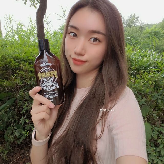 진아 on Instagram: "#광고 물때, 찌든 때, 타르 등 잘 닦이지 않는 오염물도 제거하여 차량 관리가 수월하고 흠집 제거 후에도 광택이 지속되어 새 차처럼 관리 할 수 있어요 컴타운드를 흔들어