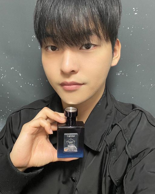 주형 on Instagram: "✔️ #광고 불금이다 주먹 ✊🏻 [시그니처 퍼퓸 코튼디어나잇] 여자친구 만들고 싶으신분들 !! 하나씩 장만해보세요 💚 이 향을 소개 시켜드리자면 핑크페퍼의 첫