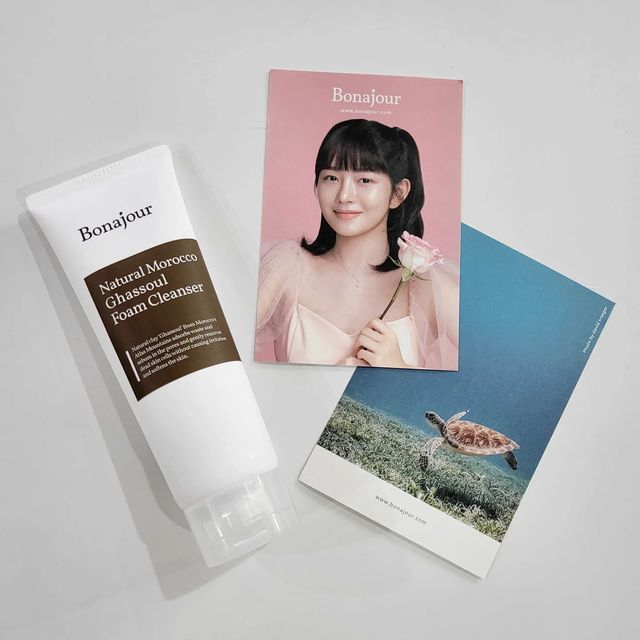 쩡아 on Instagram: "#협찬 메이크업보다 클렌징이 더 중요하니까🧚🏻‍♀️ 🎀보나쥬르 가슬 폼 클렌저 👉🏻마그네슘이나 칼슘들의 미네랄 함유가 많아 피부에 숨어있던 오염물과 피지흡