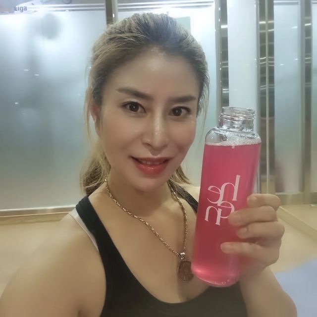 인스타스쿨🦸‍♀️슈퍼우먼찌니네🦸‍♀️ on Instagram: "#광고 모두들 잘지내고 계시죠? 오늘은 9월의 마지막날. 시간이 왤케 금방 지나가는건지. #히엔 #핑크미#블루미 마시면서 운동하니