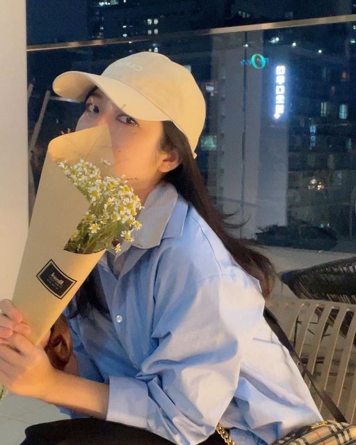 𝕁𝕞𝕪𝕖𝕖 on Instagram: "#광고
친환경 패션 브랜드 #까를로 모자🧢✨

에코백같은 친환경 패션 아이템은 많이 봤지만, 모자는 처음이었는데 디자인이며 핏이며 넘 찰 떡 이지 않나효🙌 트렌치랑도 잘어울리고 오늘 입은 셔츠랑두 왕 잘어울림👀 가을 패션 너가 다했다💙

#친환경 #친환경패션 #carlo #친환경브랜드"