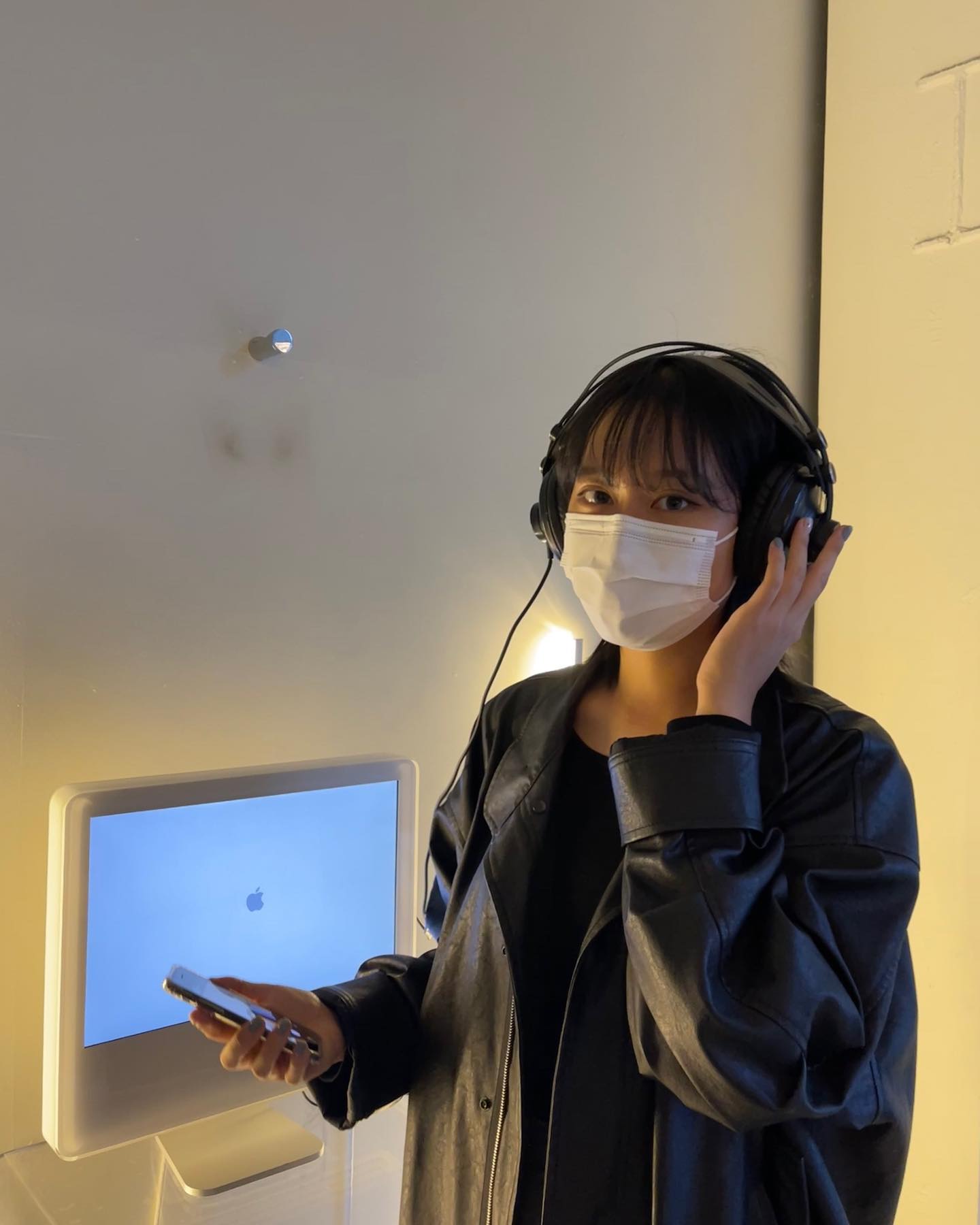 국룰 포토존에서••🎧
.
.
.
.
#윌리스오피스 #willysoffice #대구카페#동성로카페
 #동성로카페추천 #대구카페추천