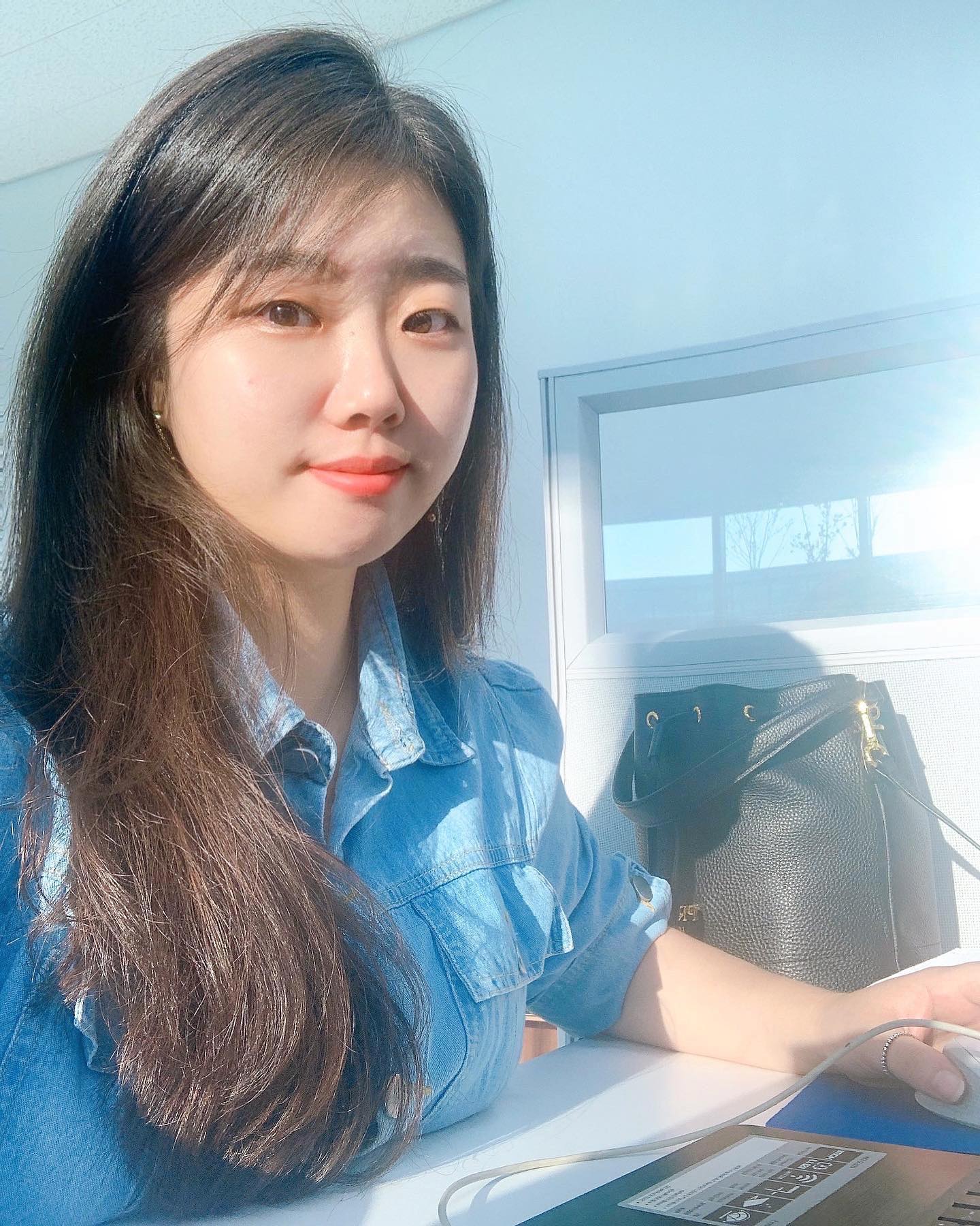 벌써 10월이라니 빠르다 
9월도 #수고하셨습니다 🫶🏻

내자리에 아주 햇빛이… 
어마어마하다 ㅋㅋㅋㅋㅋㅋㅋ
반사판이 따로 필요없쥐 😎
#셀카찍기좋은곳 ㅋㅋ
.
.
.
#10월 #가을 
#가을안녕 🍂🍁
#소통환영 #소통스타그램 
#보험설계사최소라
#댓글소통 #좋아요 
#잠실 #석촌호수 
#잠실새내 #신천 #카페 
#일리 #일리커피
#자몽에이드 🍊
#딸기바나나 🍓🍌
#마이따 :) #달다구리 
딸바를 곱게 잘 갈아주셔서 
진짜 맛있었음 👍🏻👍🏻
그리구 #왕친절 👏🏻👏🏻👏🏻
#다음에또가야지 ㅋ
#피곤하다 #굿밤 🌙