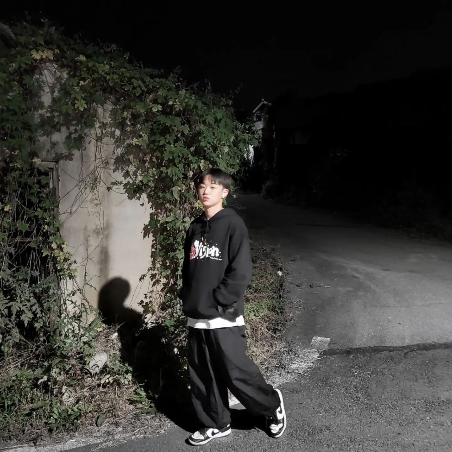 🕳

____________________________________________________
#패션 #패션계정맞팔 #후드티 #후드티코디 #07년생 #07 #일상 #데일리 #흑백 #캐주얼 #스트릿 #캐트릿 #산책 #야밤산책 #daily #ootd
