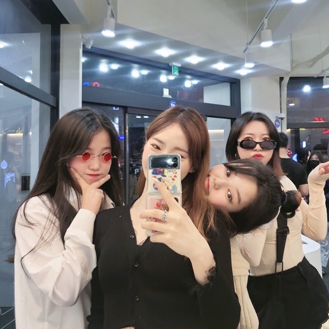 저 선글라스 맘에드네?