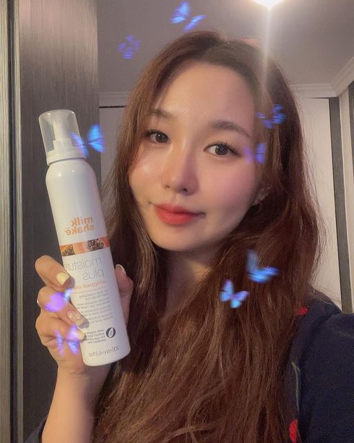 소라 on Instagram: "#협찬 #유료광고 . 원래 제가 사용하던 헤어트리트먼트인데 협찬을 받았어요 오거요거 🤩🤩❤ .️ 저 얼마전에 파마했을때 헤어샵에서 마무리할때 요거 사용해주는데