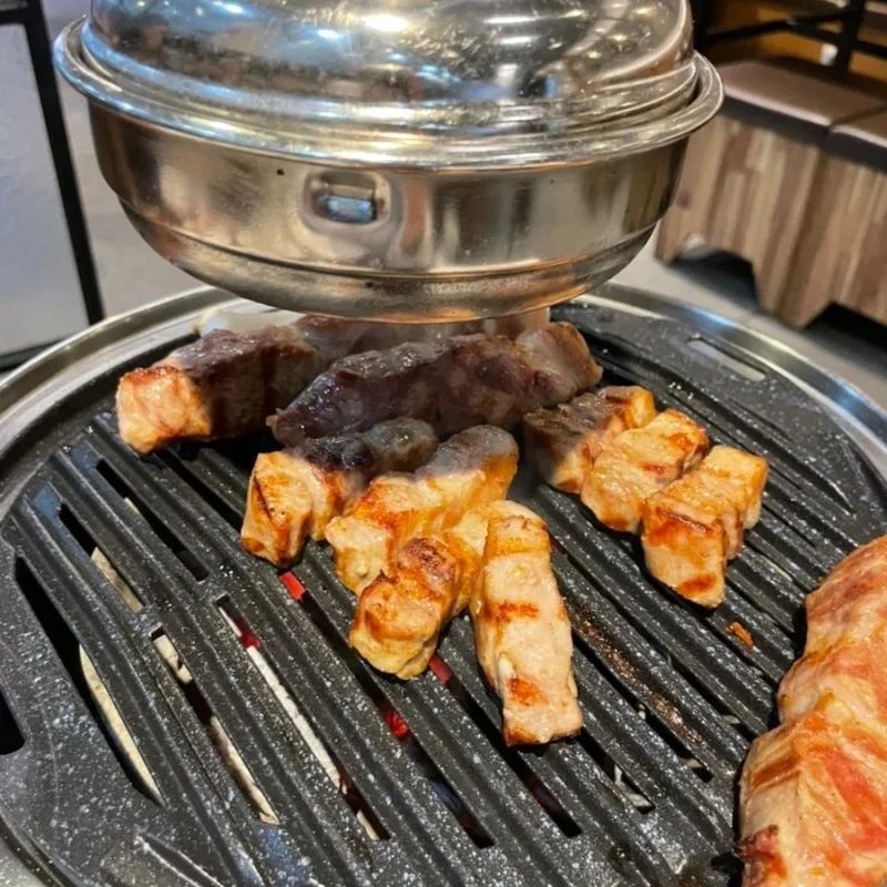 #고반식당구월로데오점

오늘은 가족과 함께
고기 먹으러 출똥😗

친구들이 이집 고기 맛있다고 해서
한번 믿고 다녀왔어요🙊

일단 돼지고기랑 김치가 다
100% 국내산이라 신선해서
너무 좋았구요🥰

무엇보다 가족들과 오랜만에 먹는자리라
이야기 많이 하고싶었는데
직원분들이 직접 구워주셔서
이야기에 집중하면서 먹을수 있어서
너무 좋았어용💙

퀄리티도 너무 좋고 안에 분위기도
너무 좋더라구요
고기가 먹고싶으면 여기 추천드려용🥳

#구월맛집 #먹스타그램 #구월동로데오거리맛집
#구월동회식 #구월동회식장소 #Follow #구월동모임
#구월동술집 #구월동술집추천 #인천터미널역맛집 #인천구월동맛집
#구월동맛집 #구월동맛집추천 #좋반댓반 #좋아요반사
#구월동회식 #구월동회식장소 #구월동모임 #맛스타그램
#구월동맛집베스트 #구월동고기집 #구월동삼겹살