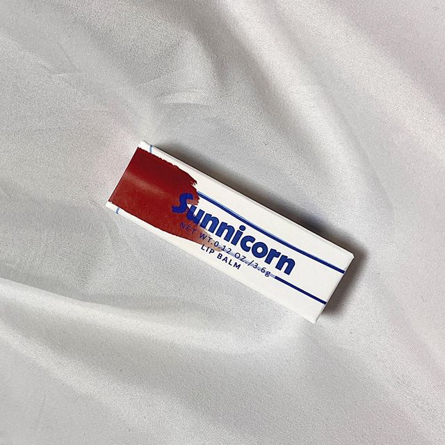 서지안 on Instagram: "ᰔᩚ써니콘 온리포유 비건 립밤ᰔᩚ 안녕하세요! 써니콘 제품은 처음 써봤는데 비건 제품이면서, 업사이클링 패키지라 환경을 생각한 똑똑한 소비를 할 수 있어서 좋았