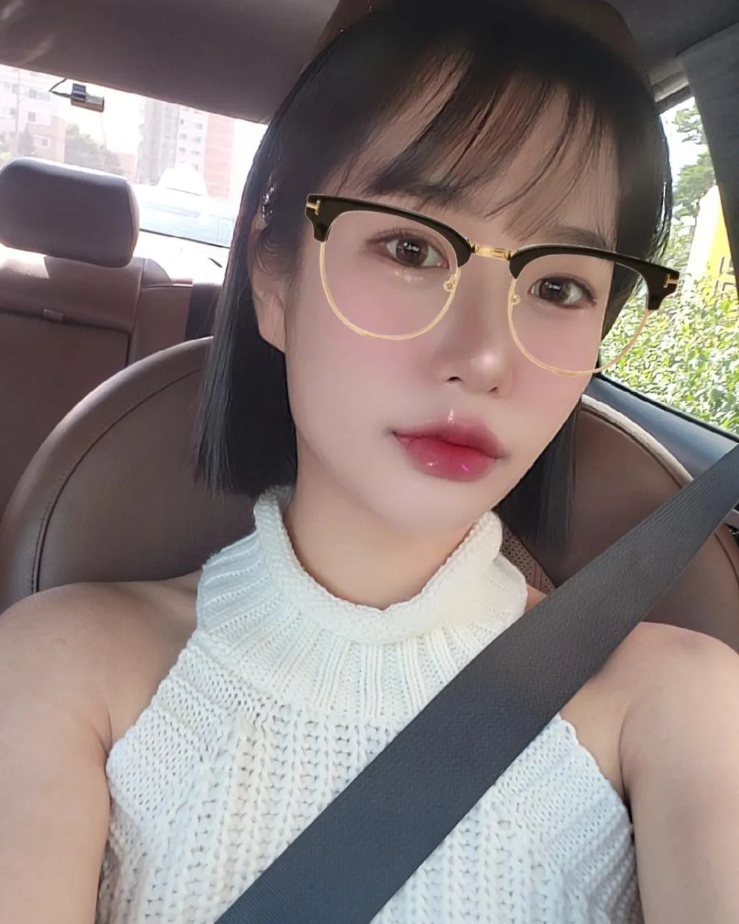 이제 뚫린 옷 금지🥶