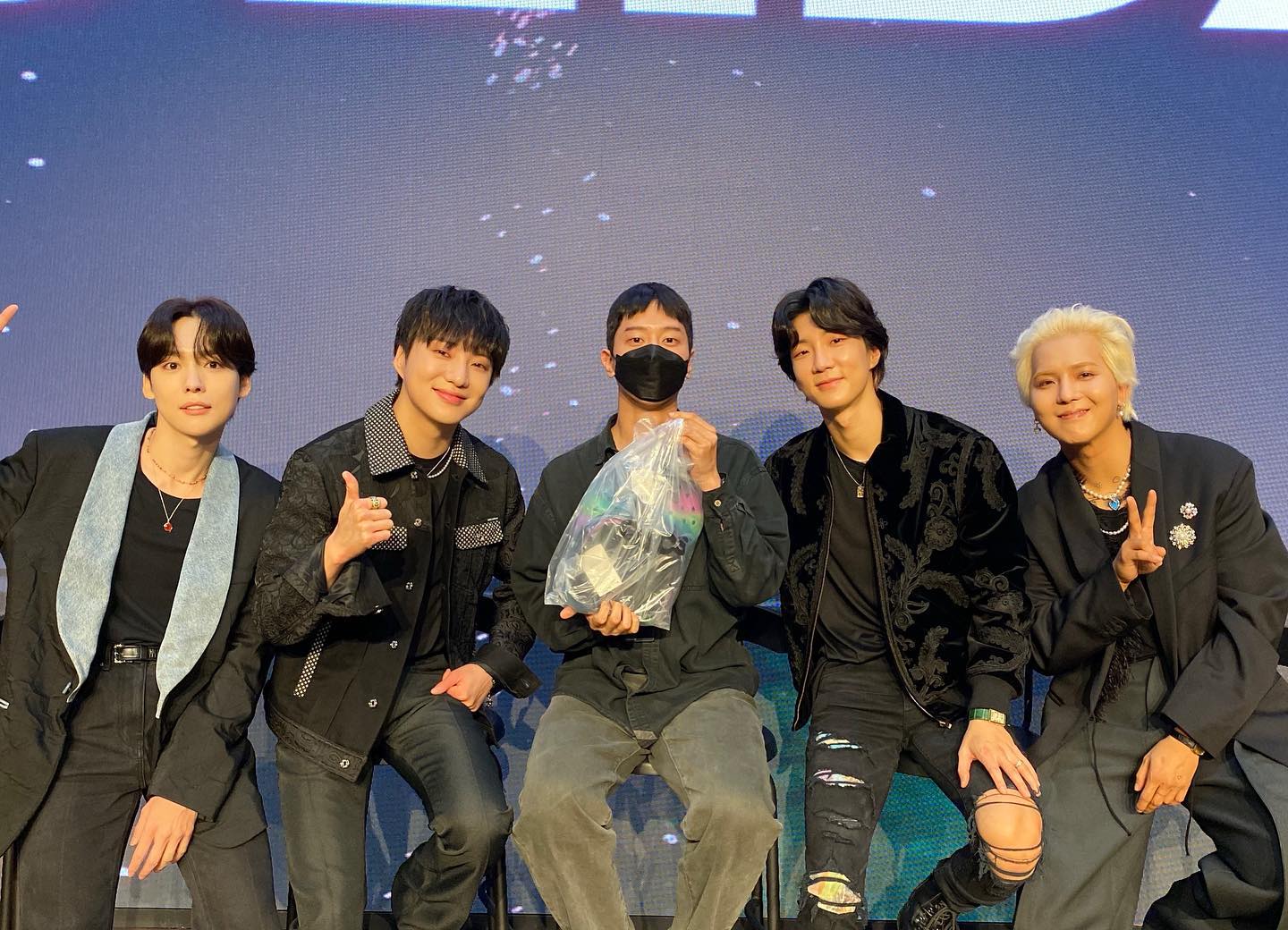 크록스 감사히 잘 신겠습니다아아아💕💕(긴장)

winnercity 
crocskorea