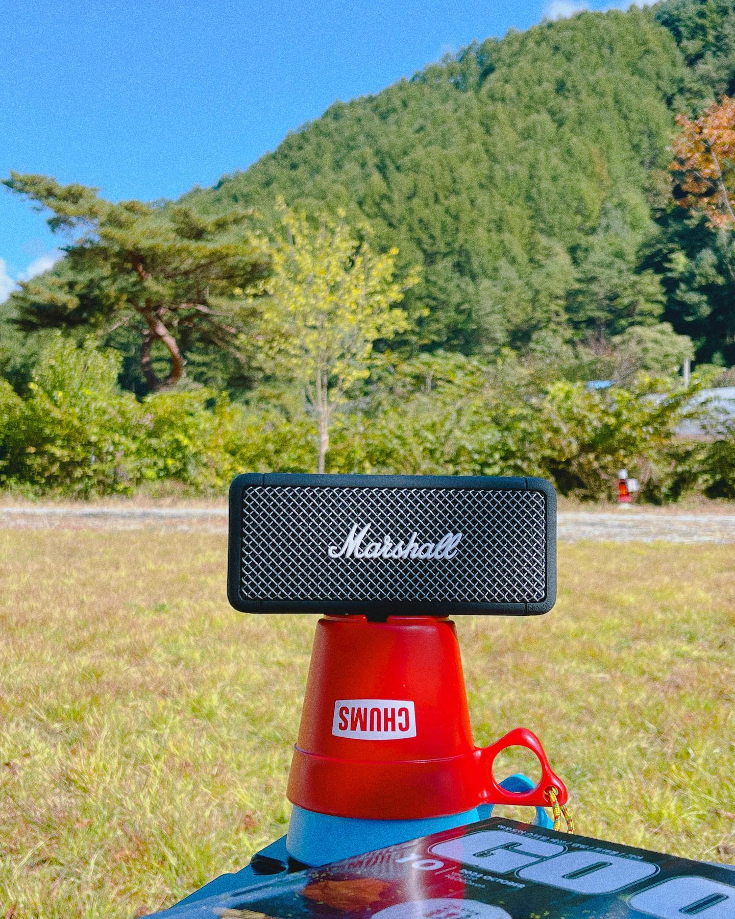 요번 연휴도 캠핑중⛺️

홍천 캠핑장 왔어요! 🤭

오늘 날씨 무지 좋아서 밖에서 노래듣는데
급하게 만든 마샬거치대 🤭

10월 고아웃잡지 읽으면서 돈쓸궁리💸

저번에 구매한 이타카 주전자 진짜 잘산템😁 기존에 가지고 있던
주전자보다 물도 많이 끓일 수 있고 색감이랑 우드손잡이가 매혹적🫶🏻