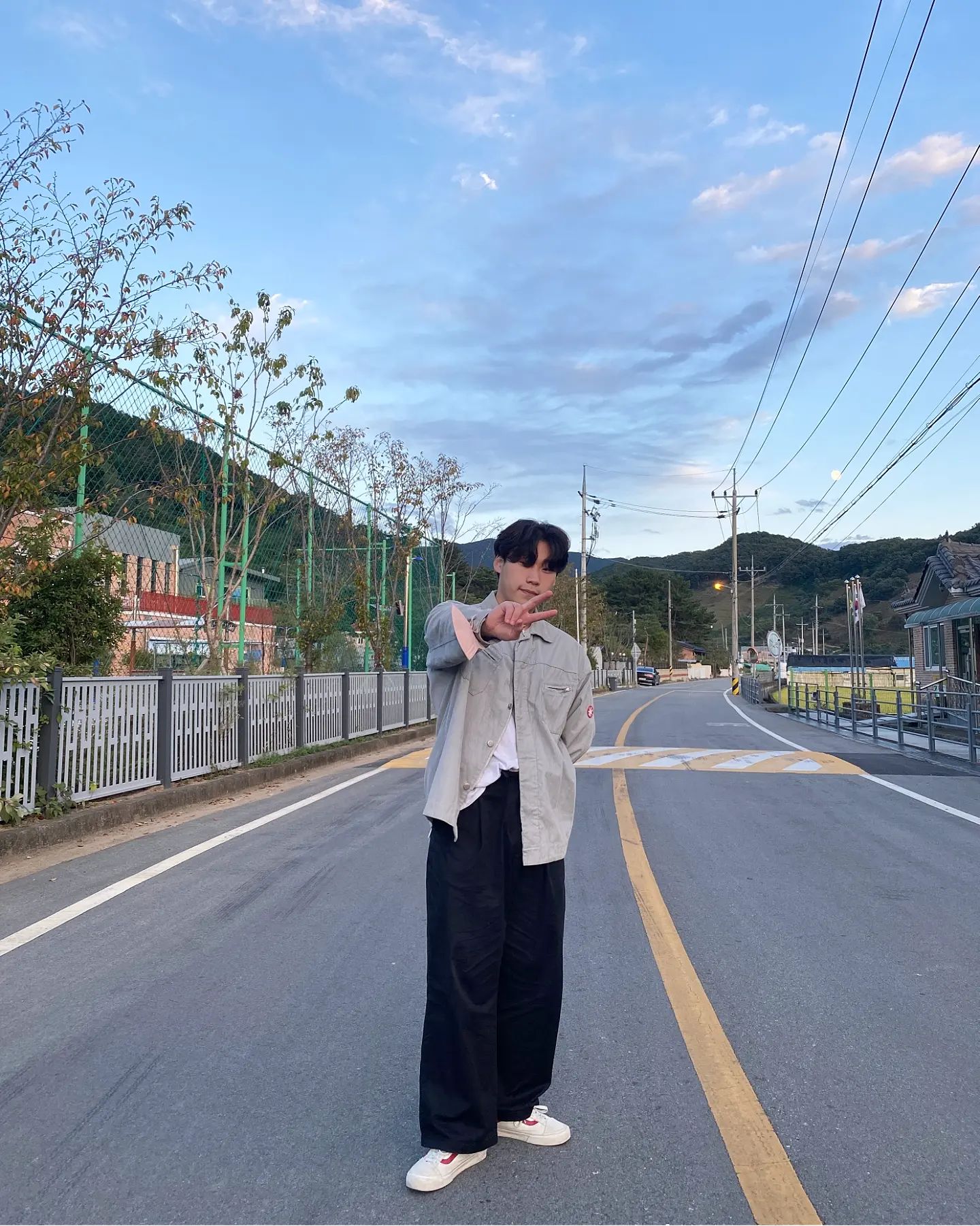 금요일 밴드공연하고 기빠진 상태
.
.
.
.
.
.
.
요즘 36말고는 신을게 없네..