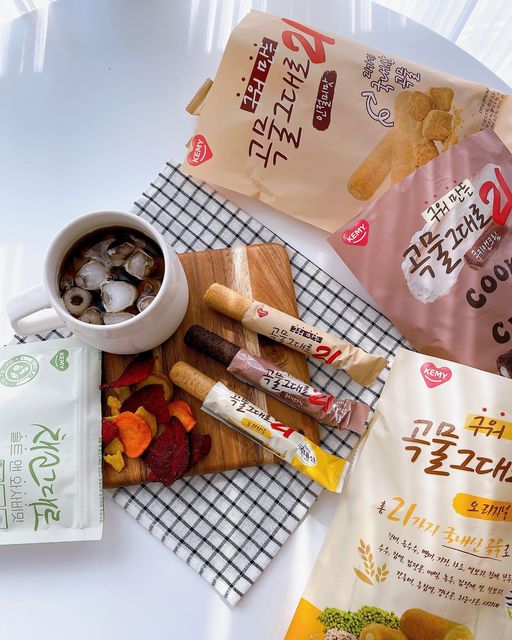 맹구네 요리 먹방 on Instagram: "‘업체로부터 제공받은 제품입니다’ @kemyfood.official 우리집 건강한 간식! #크리스피롤 #곡물과자 다들 아시죠?🌾 기본맛만 있는줄 알았는데 이렇게 다양한 맛