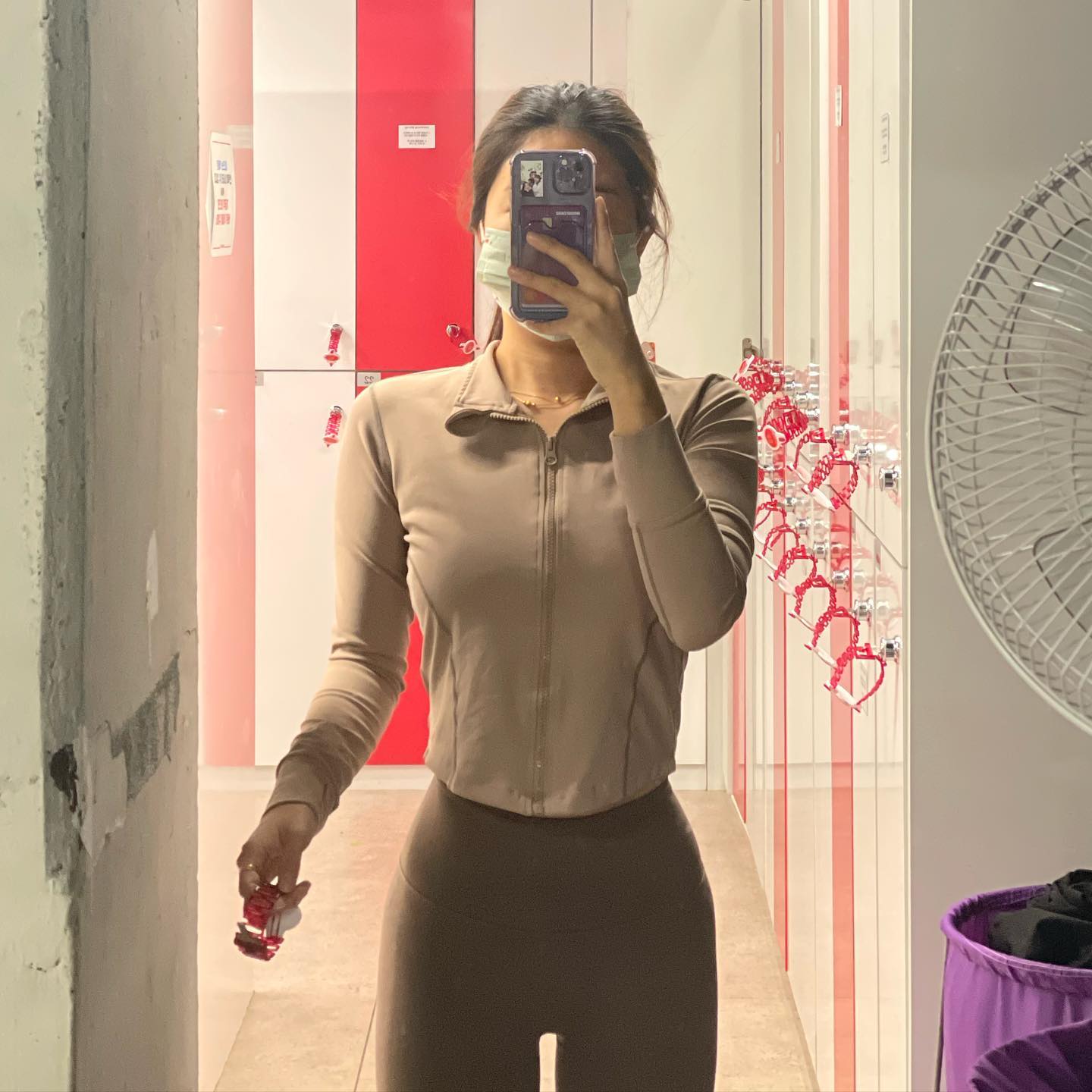 바췍췍 미라클모닝 또성공!!
오늘도 미라클 했써요 저는 아침 공복은 진짜 30분 못넘기겠써요 배고프고 급 피곤해지면서 어지럽달까 ㅎㅎ 그래도 일어나서 헬장 가는게 어딥니까 6시에 일어나니까 아침도 먹고 넘 여유로운데 피곤해요 킄크킄크

식단도 안지키고 군것질도 하고 야식도 먹어서 이제 근라인도 잘 안보이구 하는데 왜 나 만족하는거 같지요...? 흠.. 현생을 즐겨야겠다⭐️

아침운동하시면 다들 아침에 뭐하시나여? 럼닝머신? 근력운동? 저는 그날 걍 땡기는거 아는데 미라클 자주 하려구요  추천해주십숑.!.!.! 

내일은 운쉼이예용 아마 주말 내내 운쉼할꺼같아여 왜냐면 담주 월화가 시험이거든여 ㅠㅠㅠㅠㅠ엉엉 핑계삼아가 아니라 진짜 공부해야해요 수업 시간에 맨날 자서 1도 모르는데 시험은 다 맞아 볼께요 ^^ 전 똑똑하니깐요 ㅇㅈㄹ... 다들 빠잉 건강하자🫶🏻