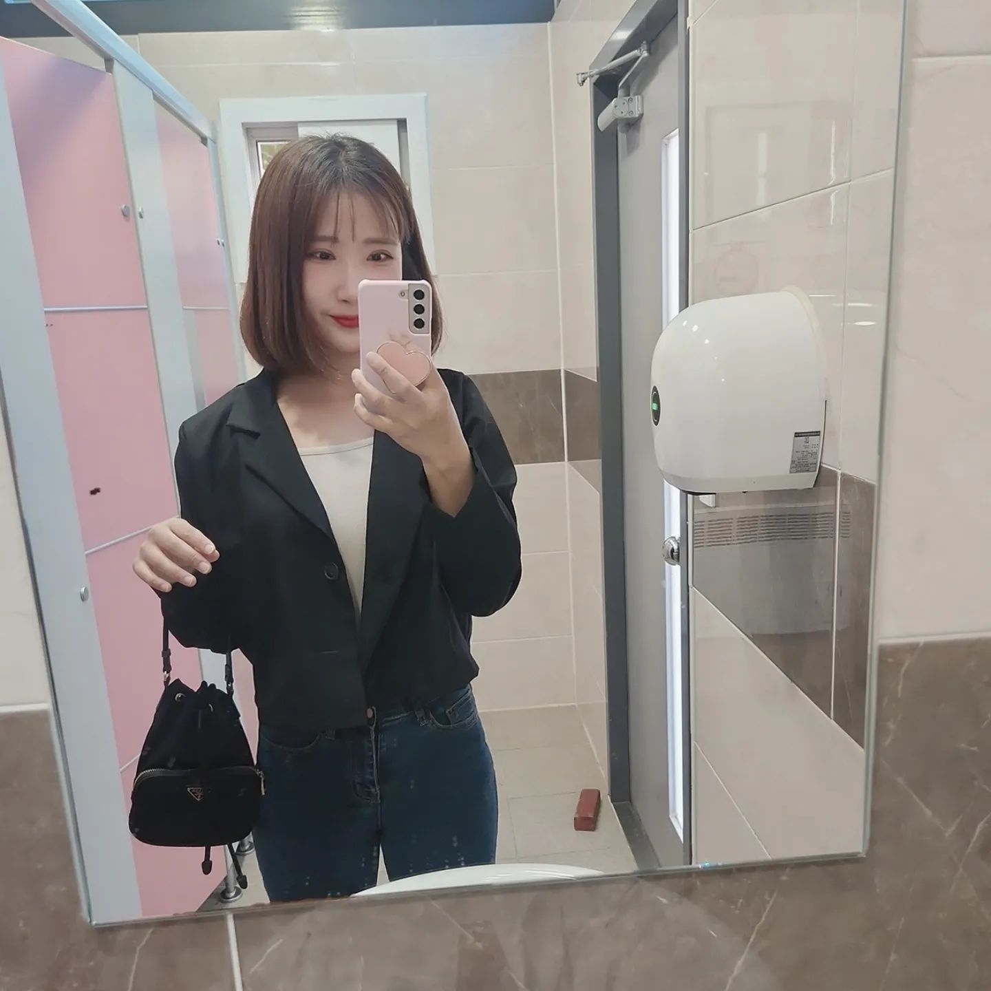 #자부타임 #신나신나
#뒤에고기는 #티비보다가맛있어보여서 #찍어둠 #주말에꼭가야할곳 #일상그램daily