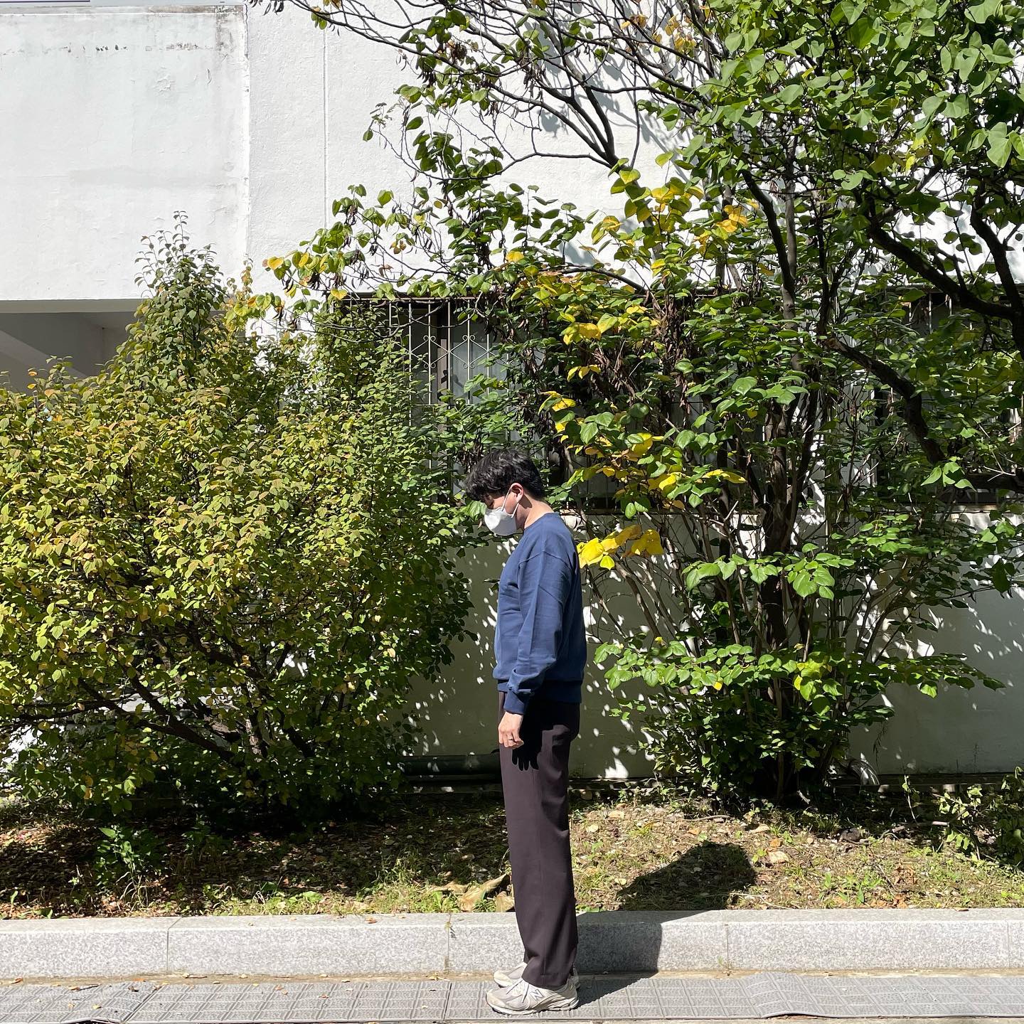 #광고

요즘 날씨에 딱인 맨투맨 최고..!!✌️

체형 보완을 해주는 세미오버핏일 뿐 아니라 레이어드 스타일링하기도 좋다보니 다양한 스타일로 연출이 가능해요.
저는 조금 깔끔하게 입는 것을 좋아해 이렇게 코디했어요~ :) 

요즘들어 갑자기 쌀쌀해져 고민이었는데 이 맨투맨 하나로 걱정 뚝-딱!

다른 맨투맨들은 목이 늘어나거나 세탁 몇 번 하면 오래 못입었었는데
이번에는 밀도 높은 헤비웨이트 코튼 원단으로 재질이 짱짱해서 내구성이 최고라 그런 걱정 전혀 없이 자주 입고 다닐 수 있어요 👍

#오버핏맨투맨 #시그니처맨투맨 #맨투맨추천 #가을맨투맨 #커플맨투맨 #데일리