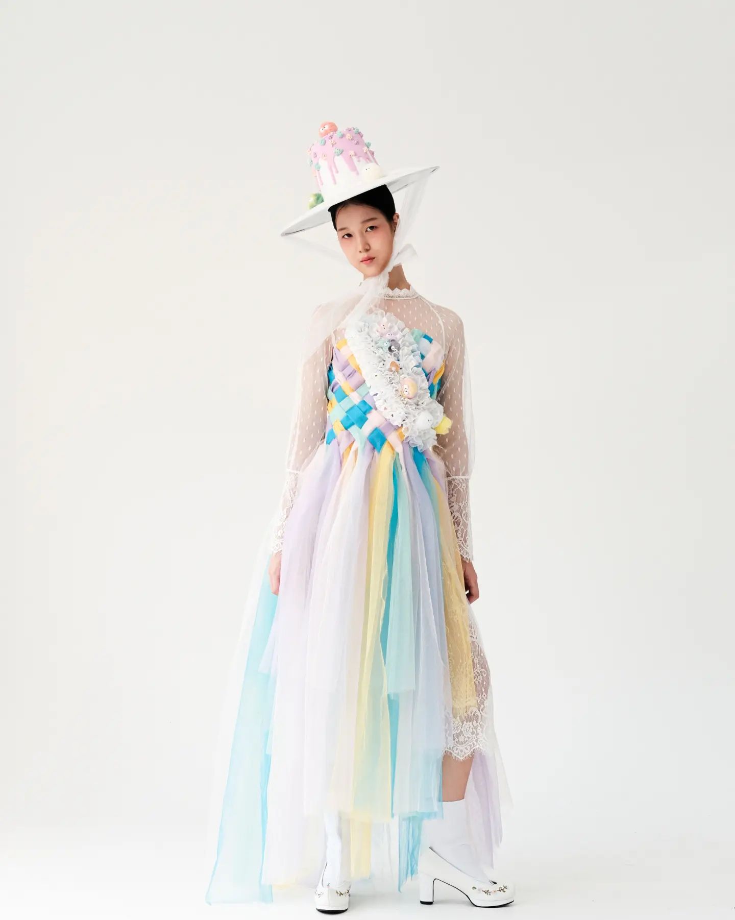 Do worry be happy

Model. hyo__jin26 
Designer. x__x_jin_n 
Photo. boundless__studio