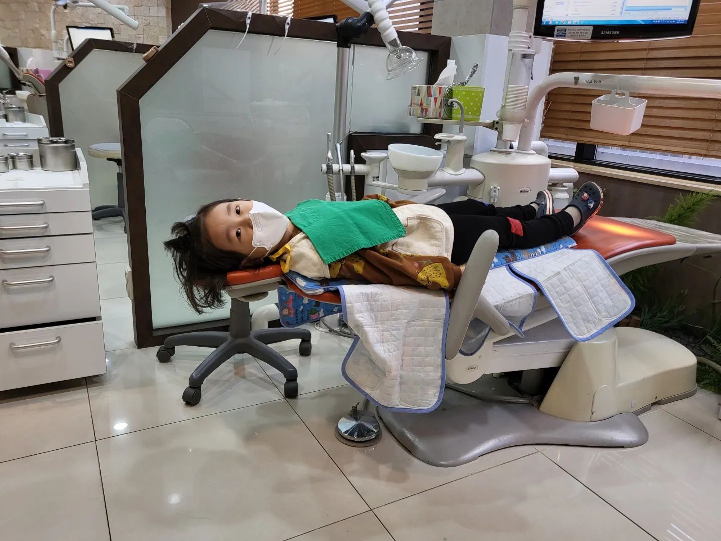 충치검진🦷
의사샘 '은기 충치 하나가 있네요~'
은기 ' 아니요 없어요...'
현실부정
#울고불고난리부르스