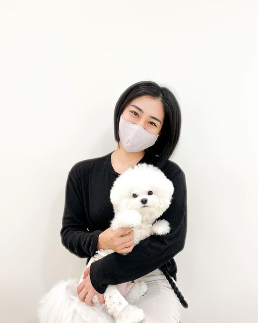 하나쌤 | 교육크리에이터 on Instagram: "🤨생애 첫 눈썹문신 했으요! 3-5일동안 짱구눈썹하고 다닐 예정이예요🫠 애들하고 신랑이 엄청 놀리네요😂 연휴내내 대출과 전입문제로 머리가 터질