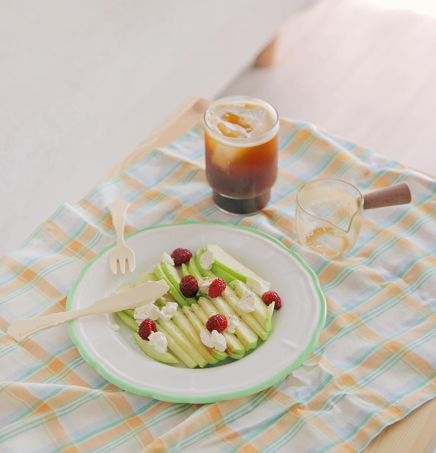 .
가을인데 뒤늦게 여름맛 기록하긔👀
맛있게먹었던 청사과 벌써 그립네유🍏