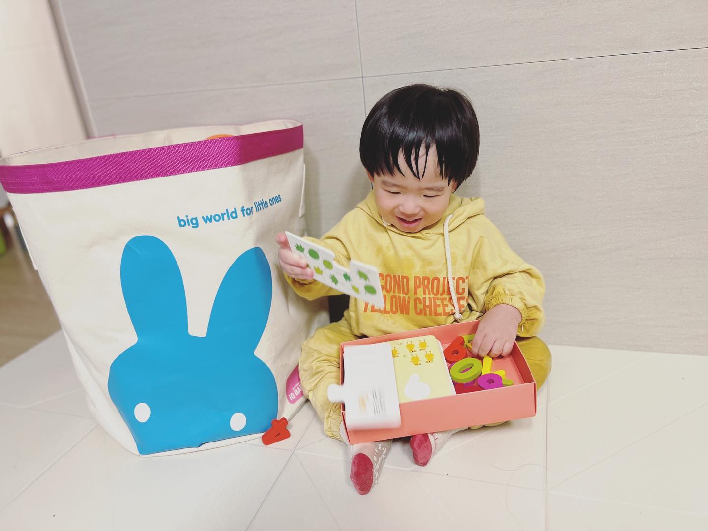 #협찬 이지만 솔직 후기

여노가 제대로 걷기도 전부터 들여서 너무나 잘 활용했던 블루래빗!

덕분에 소근육도 대근육도 건강한 어린이로 쭉쭉 성장중인데요!

이미 알만한 엄마들은 누구나 아는 블루래빗 아이큐베이비는
직접 3개월간 사용해본 제가 찐 추천하는 전집이에요!

블루래빗 서포터즈는 이렇게 끝났지만 
앞으로도 종종 블루래빗 아이큐베이비 보여드릴테니까요!

기대 많이많이 해주세요💛

 
Thanks to bluerabbit_official_korea 

#블루래빗유아완구 #아이큐베이비 #블루래빗 #iqbaby #멀티자극그램 #블루래빗완구 #교육용완구 #뇌신체발달 #대소근육발달 #통합발달 #오감발달 #멀티완구 #놀이학습 #월령토이북 #유아완구 #유아용품 #출산선물 #아기전집 #백일선물 #출산준비물 #육아템 #육아가이드 #아기장난감과전집을한번에 #초보맘에게추천
