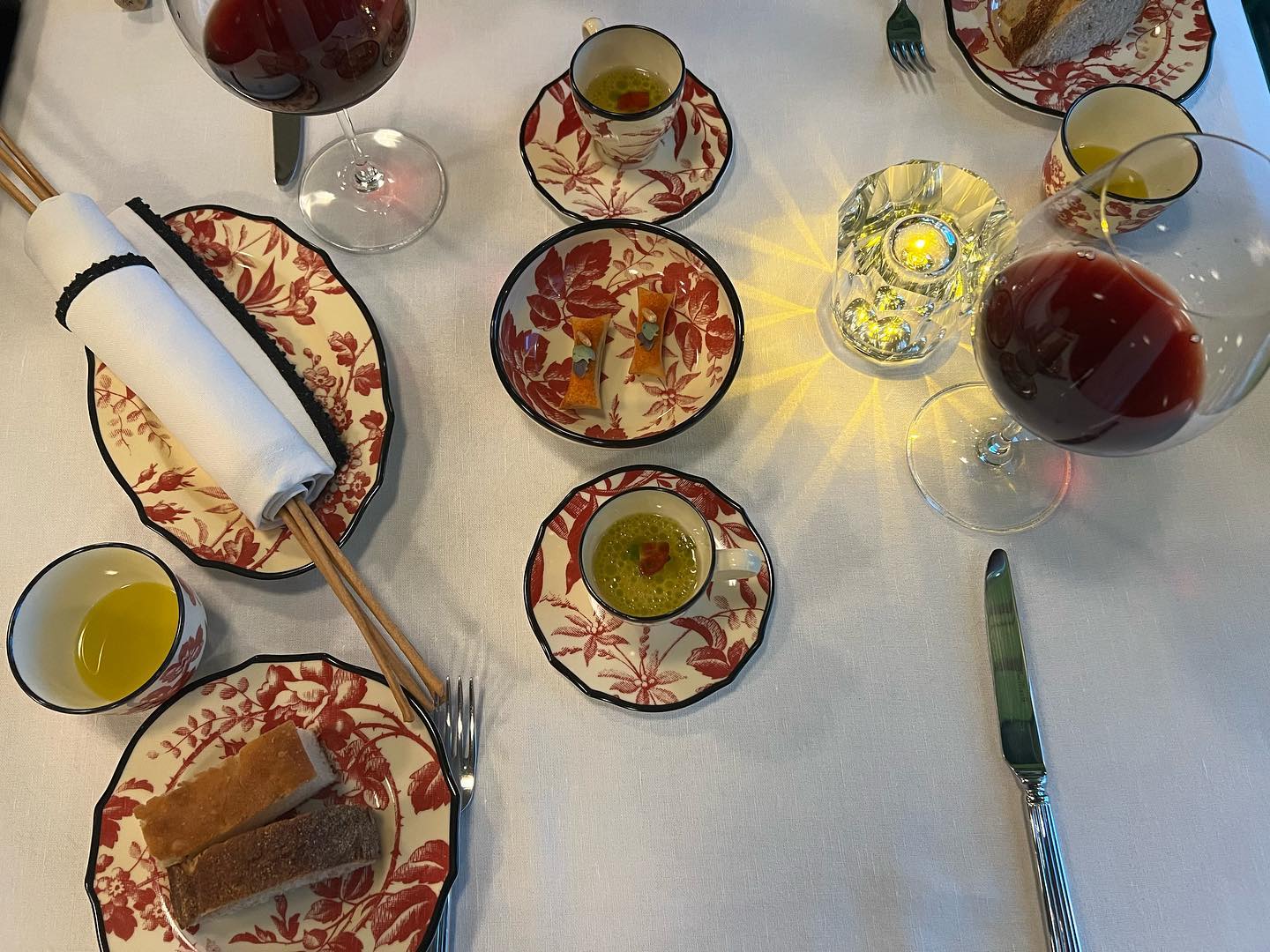 엄청나게 늦은 포스팅. 
여름비 무섭게 내리던날 gucciosteria w/ 유라유라🤍 jessicayolopark 😘
구찌구찌한 칭구찬스 감쟈합니다 
warship18 👍
.
.
.
#itsallgucci #구찌구찌해 
#구찌오스테리아 #구찌 
#먹스타그램 #맛스타그램 #일상
#gucci #gucciosteriaseoul 
#foodie #foodporn #daily