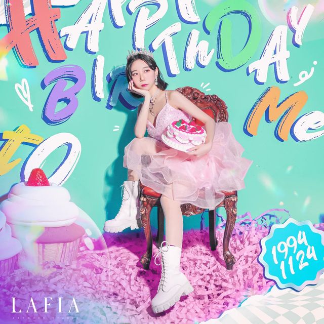 주비냥 ( JUBI ) on Instagram: "👑 . . 라피아 스튜디오에서 키치데이 1차 얼리버드 촬영하고 왔어요🎂 누구나 촬영 가능하고 5/20일에 2차 얼리버드 신청 가능하니 라피아에서 확인해보세요! @lafi