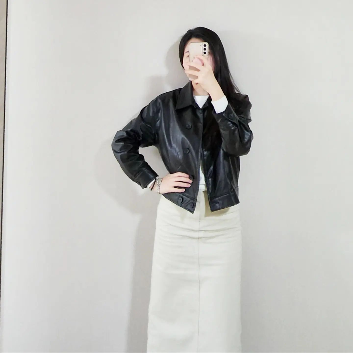 요새 가죽자켓 입기 딱 좋은 날씨 같아요!

저번주 살짝 추웠을때는 들어갔다가,
살짝 따뜻해지니 계속 손이 가네요😆

#직장인ootd #데일리룩 #직장인룩 #직딩출근룩 #직딩그램 #직딩룩 #직딩룩코디 #직딩 #돌려입기 #직장인출근룩 #직장인돌려입기 #오오티디 #오오티디룩 #ootd #직장인ootd #직딩ootd #델룩 #출근룩 #휘뚜루마뚜루 #휘뚜루마뚜루출근룩 #가죽자켓 #가죽잠바 #가을룩 #환절기룩