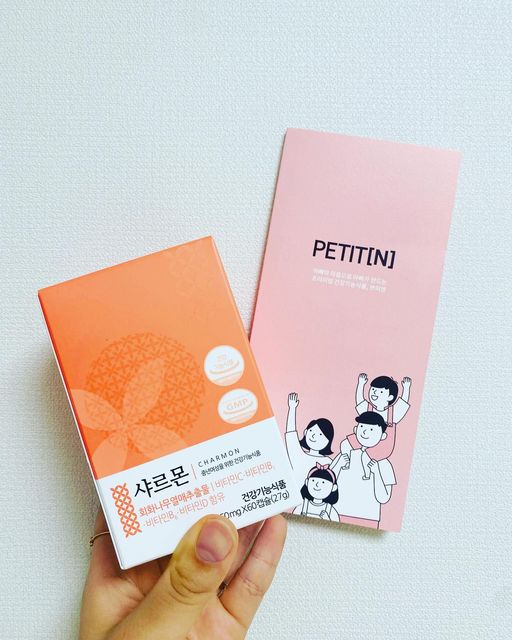 @rev_iew_ on Instagram: "#협찬 <엄선에서 시식한 샤르몬 후기> - 😊만족한 점 주위에 갱년기 인 사람이 있는데 적극 추천할수 있는거 같아요. - 🙁아쉬운 점 하루에 2알 먹기에 좀 힘들거 같아요