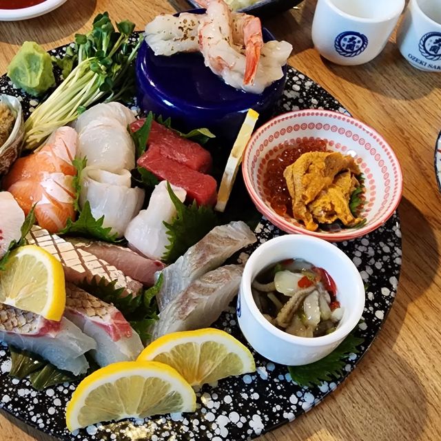 😋맛자랑 Mat_Jarang on Instagram: "오늘의 맛자랑은 또돌아온 회죠🤟 해산물 사랑하는 사람들 주기적으로 안먹어쥬면 몸에서 반응이 오는거 아시죠?? 주말에 논현, 신사부터 뺑뺑뺑 돌다돌다