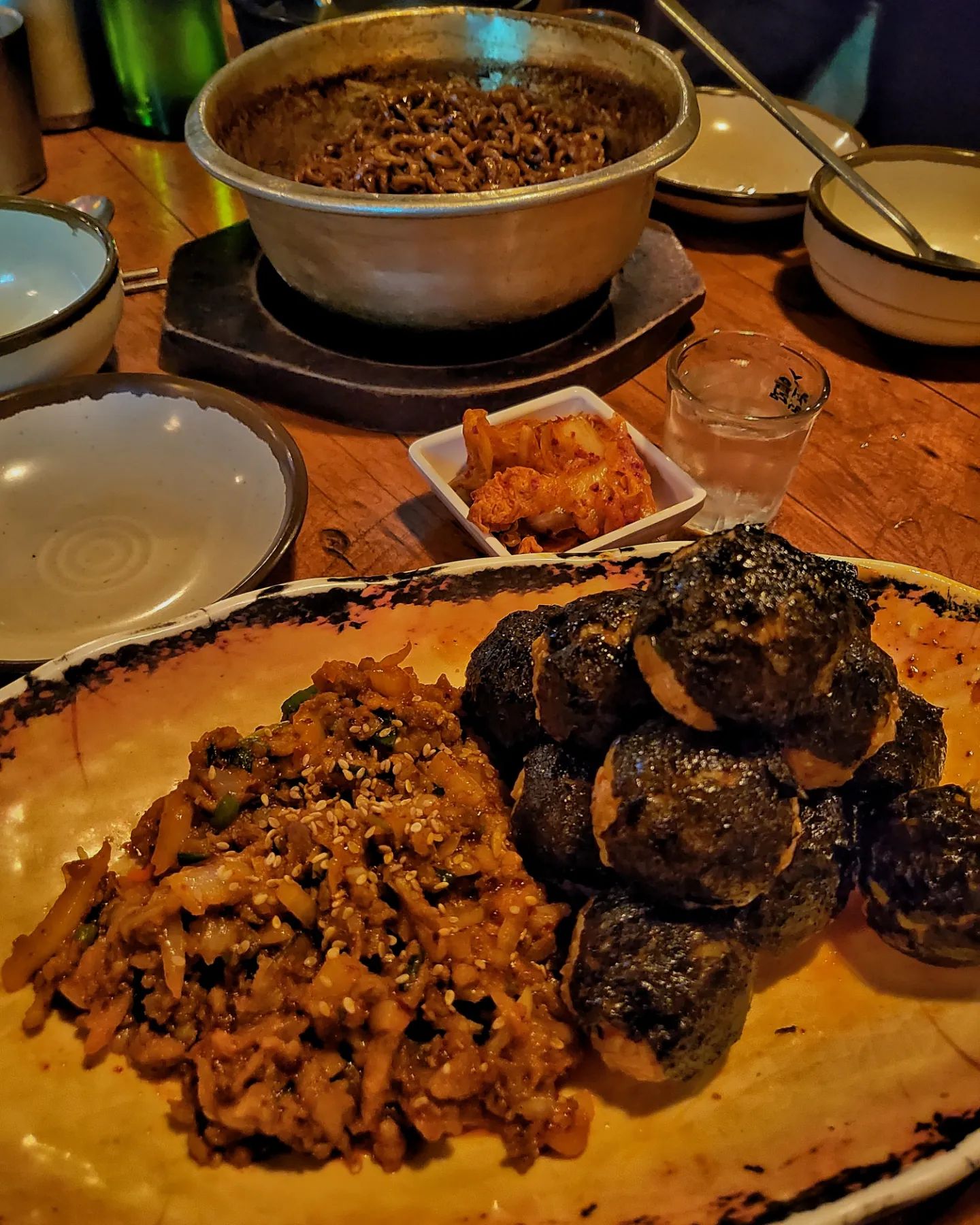 .
사장님의 멋진 목소리에
예쁜 고앙이 두마리가 함께
맛은 더 할 것도 없이 맛있던
홍대 황포
서울 마포구 홍익로3길 20 서교오피스텔