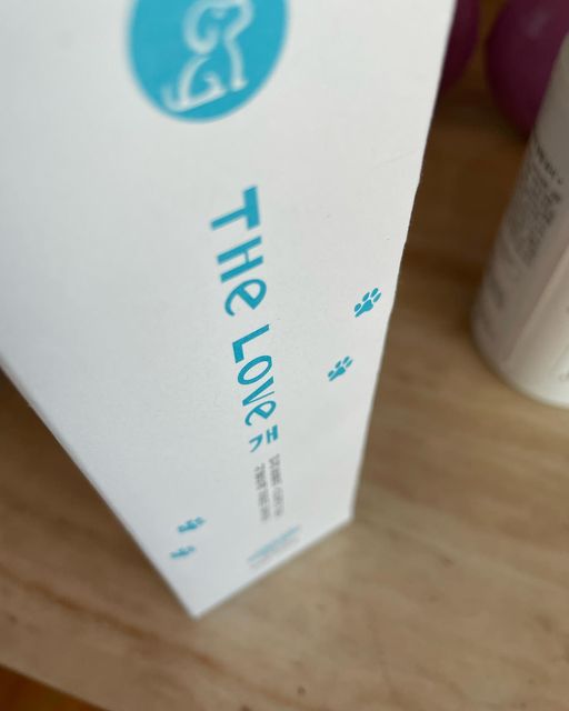 윤이송 on Instagram: "#광고 🐶더럽개 저자극 강아지 샴푸 🫧식물유래 계면활성재 🫧로우알러젠 향료 🫧피부진정과 재생 🫧EWG 그린등급 👉http://t2m.kr/lrKiK #협찬 #애견샴푸 #반려
