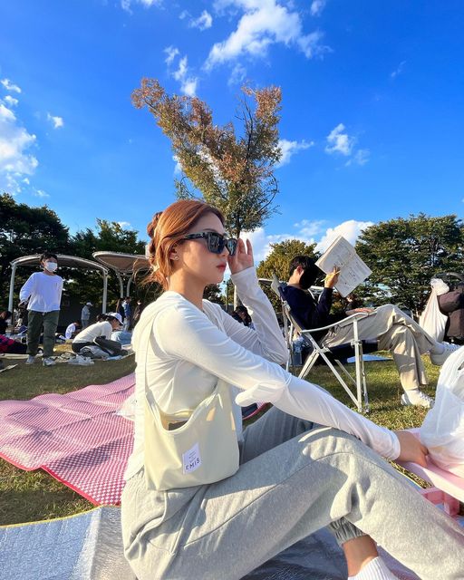 입력중... on Instagram: "🕶️+☀️ #광고 #롸잇히어 #right_here #쇼핑몰추천"