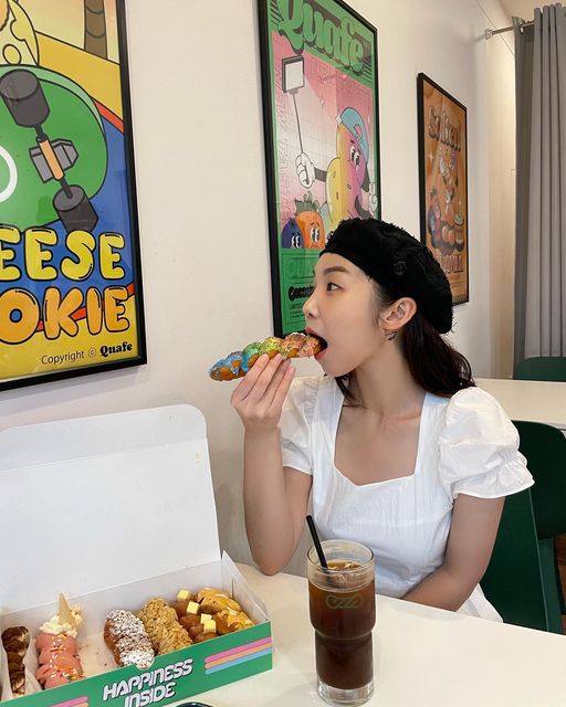 지수 on Instagram: "오랜만에 눈 돌아가는 꽈배기 먹었다🤤 #연남동맛집 #홍대맛집 #연남동카페 #연남동꽈페 #연남동가볼만한곳 #연남동데이트 #연남동맛집 #마포카페 #마포맛집 #마포가볼만