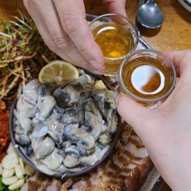 😋맛자랑 Mat_Jarang on Instagram: "우리동네 찐찐맛집 학고을🤗 아니 이제 굴철이다보니 다들 굴 피드올리시는데.. 저 굴 찐찐 러버거든요😍 당장 먹고싶어서 뛰쳐나갔습니다 학고을은 청천동