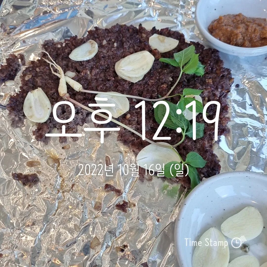 #양산맛집 #양산너비아니

점심은 아직 일반식 먹고있어서
시잭식구들과 맛있는 밥 먹으러갔어요 ~
애들 주려고 주문한 너비아니인데 ,,
제가 다 흡입해버렸네여 🤣
물론 육회비빔밥까지 싹 긁어먹었어요
(피티쌤이 이 글을 싫어합니다 ..ㅎㅎ)

점심까지 닭가슴살 먹으라고 하면
다이어트 포기할꺼같아요 ...ㅋㅋㅋㅋ😝