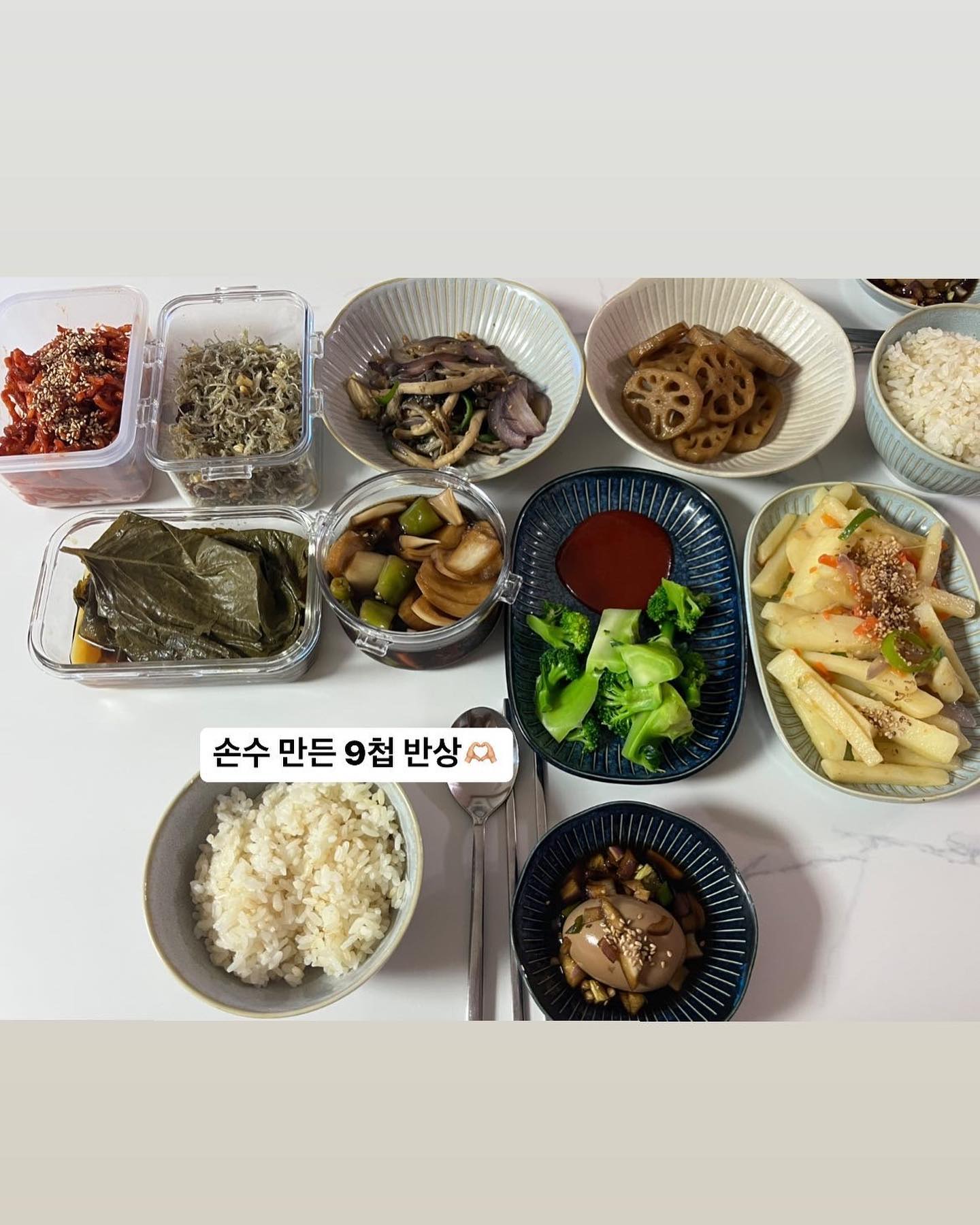 집밥 최고👍🏻
▫️연근조림 처음 해봤는데 꾸울맛
▫️감자볶음 오빠의 최애 반찬💓 너무 두껍게 썰림🤣
▫️진미채조림 오빠 입맛에 맞게..?
▫️계란장 장조림 하려다가 계란장으로 변경🥚
▫️느타리버섯볶음 냉털👏🏻
▫️멸치볶음, 양파장아찌, 깻잎장아찌 전에 만들어둔 반찬들✨
