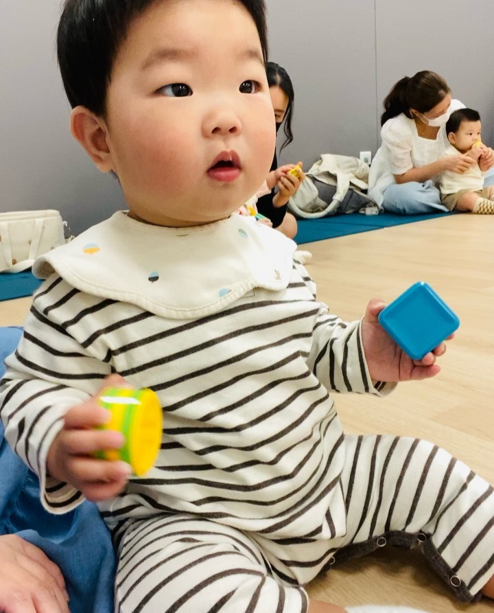 🍂가을학기🍁

네번째 수업은 한글날

#포시즌플레이 #포시즌플레이오감놀이 #나랑노랑 #나랑노랑오감놀이 #문화센터 #문센데이 #가을학기 #네번째놀이 #한글날 #세종대왕 #지율대왕 #아빠사랑해❤️
