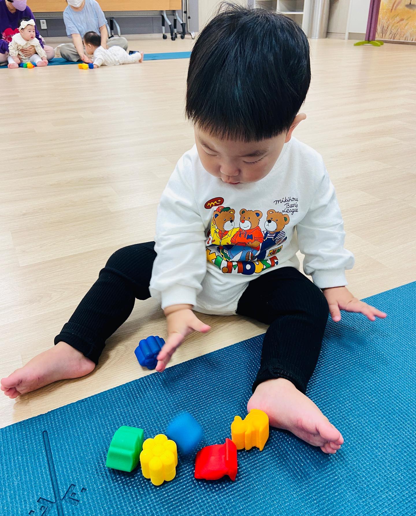 🍂가을학기🍁

여섯번째 수업은 단풍놀이

#포시즌플레이 #포시즌플레이오감놀이 #나랑노랑 #나랑노랑오감놀이 #문화센터 #문센데이 #가을학기 #여섯번째수업 #단풍놀이 #인간버버리 #가을을입다🍁🍂🍁 #여자친구랑단풍놀이