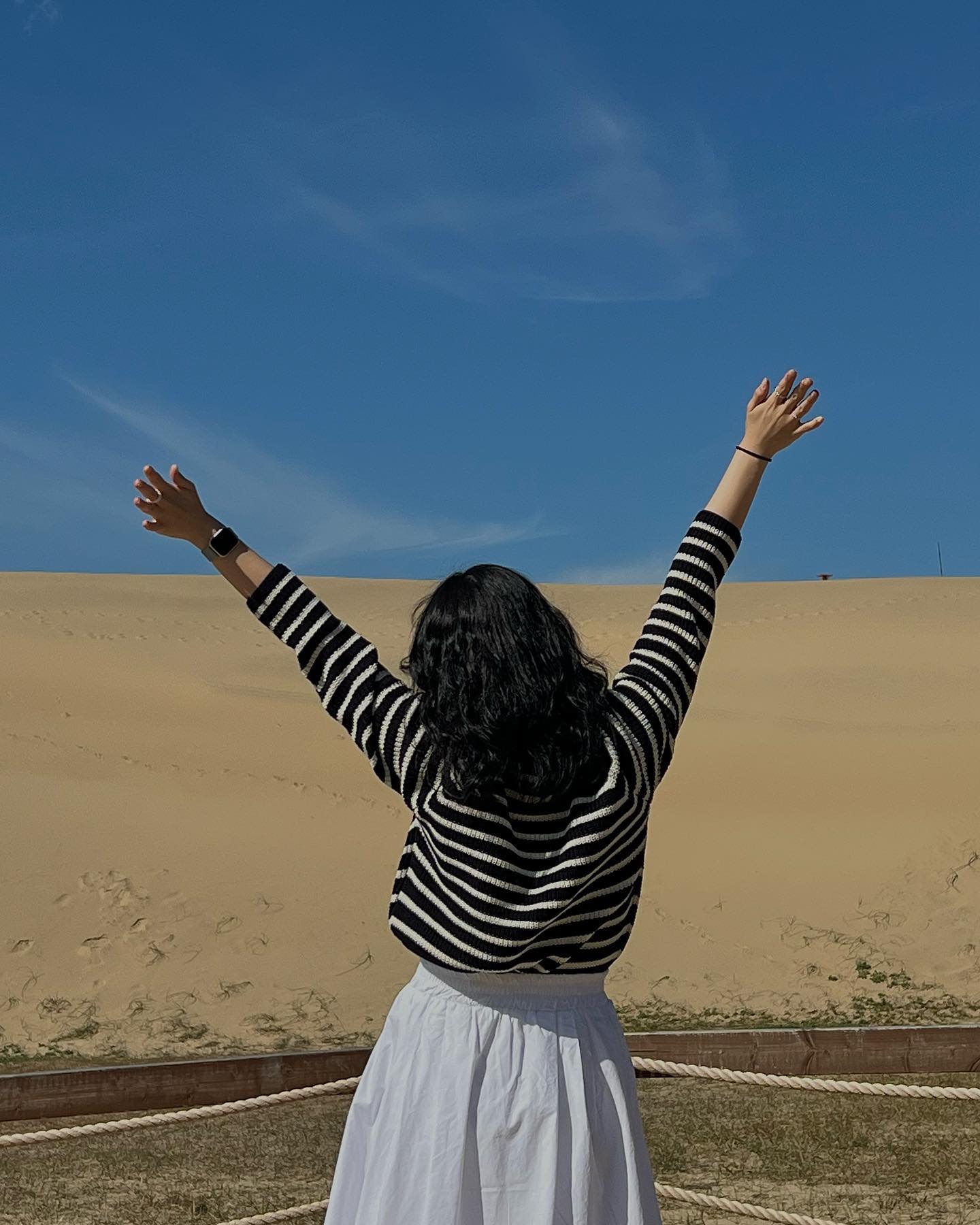 🏜️🏖️
바람이랑 햇빛 때문에 앞을 볼 수 없어요🥹
⠀
이제 바람이 제법 겨울 같아요..
감기 조심하세요🤧