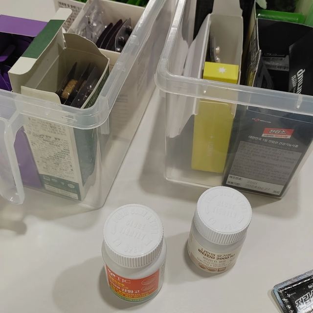 박병찬 ParkByeongchan 모두 반갑습니다 ^^ on Instagram: ". 오래 살아보겠다고 매일 챙겨먹는 약쟁이 인생 ㅋ 십여년전부터 꾸준히 좋다는거 늘려오고 있음 잔병치레 없는건 이 약들의 힘이겠지?