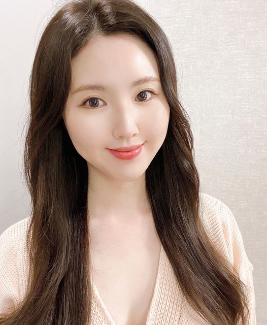 @luvely_yh on Instagram: "#협찬 울님들💓 바르자마자 콜라겐 급속충전❕ 메디큐브 물광 리프팅 콜라겐 3종세트 발라봤어요!😘🧡 콜라겐➕엘라스틴➕히알루론산의💧 채워주고 당겨주는 트리