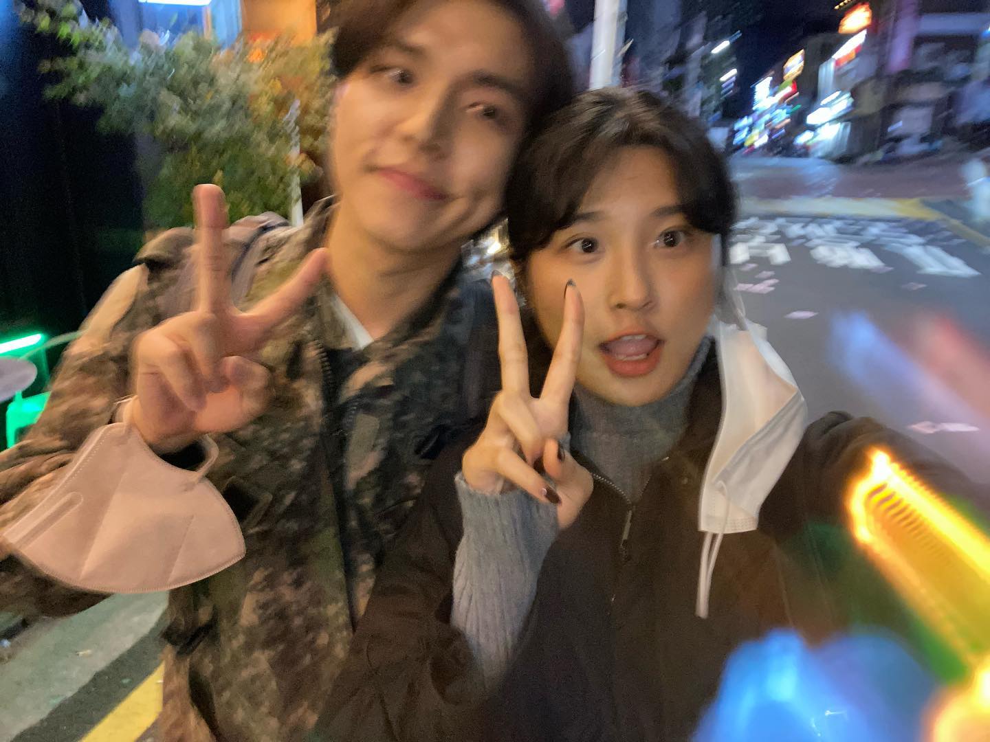 카메라 렌즈 깨진 기념 셀카